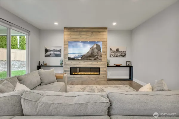 $899,990 | 6106 232nd Avenue East, Buckley, WA 98321