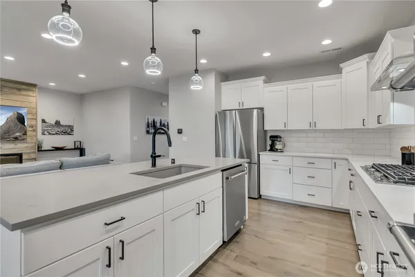 $899,990 | 6106 232nd Avenue East, Buckley, WA 98321