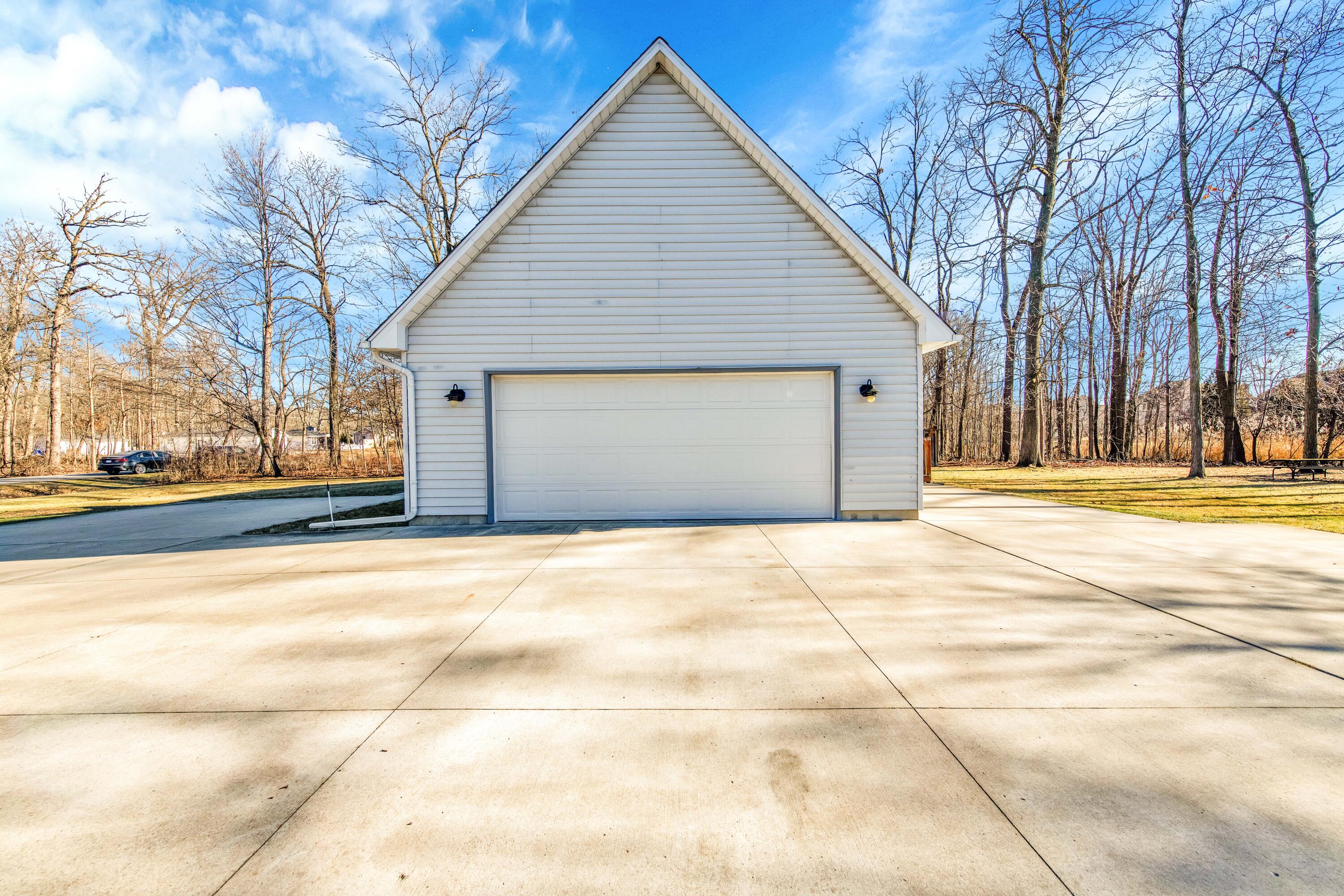 9205 Lake Road Grosse Ile, MI 48138 - Photo 27 of 42 9205 Lake Road - HD Drone Photography_25