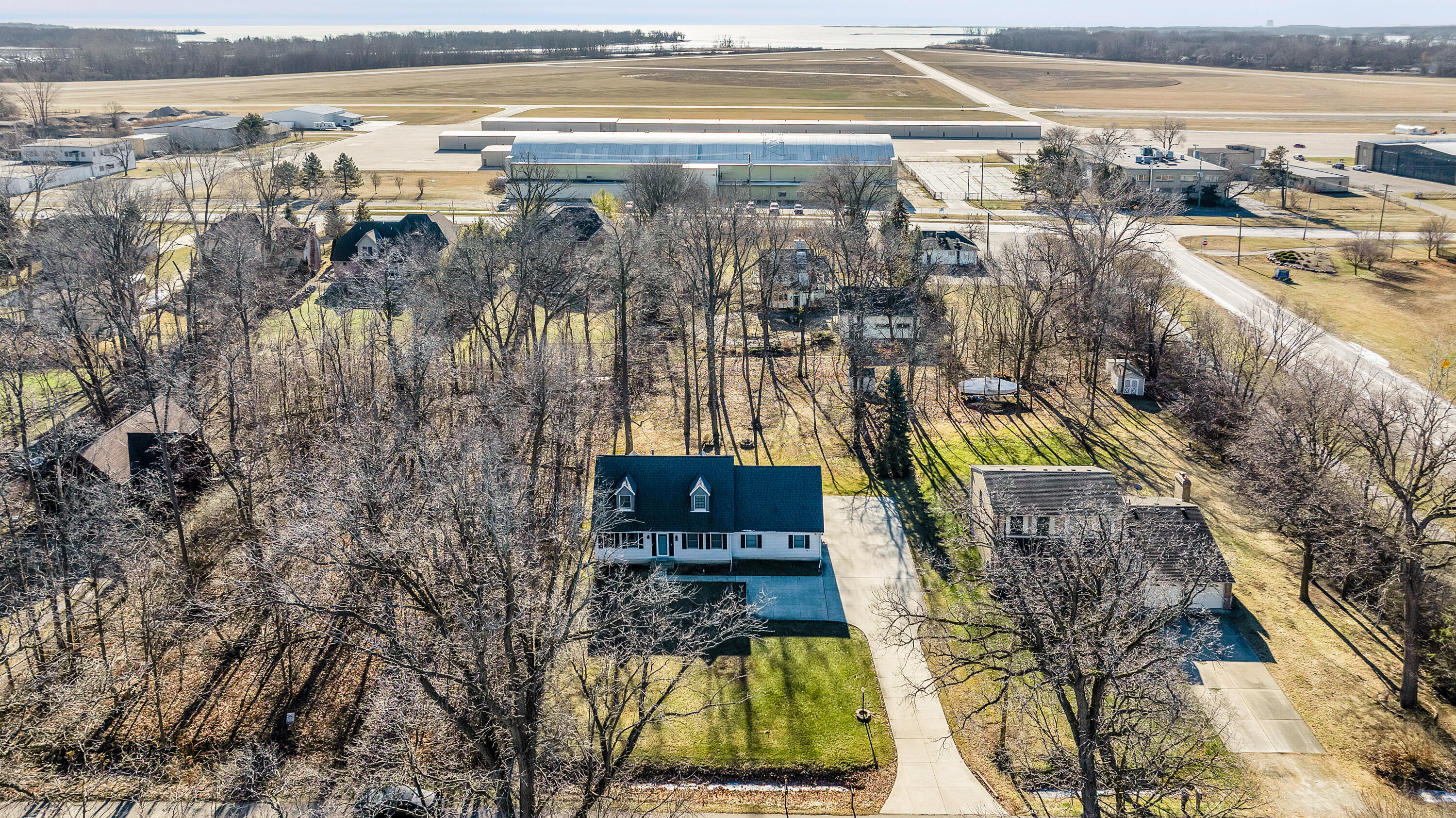 9205 Lake Road Grosse Ile, MI 48138 - Photo 31 of 42 9205 Lake Road - HD Drone Photography_31