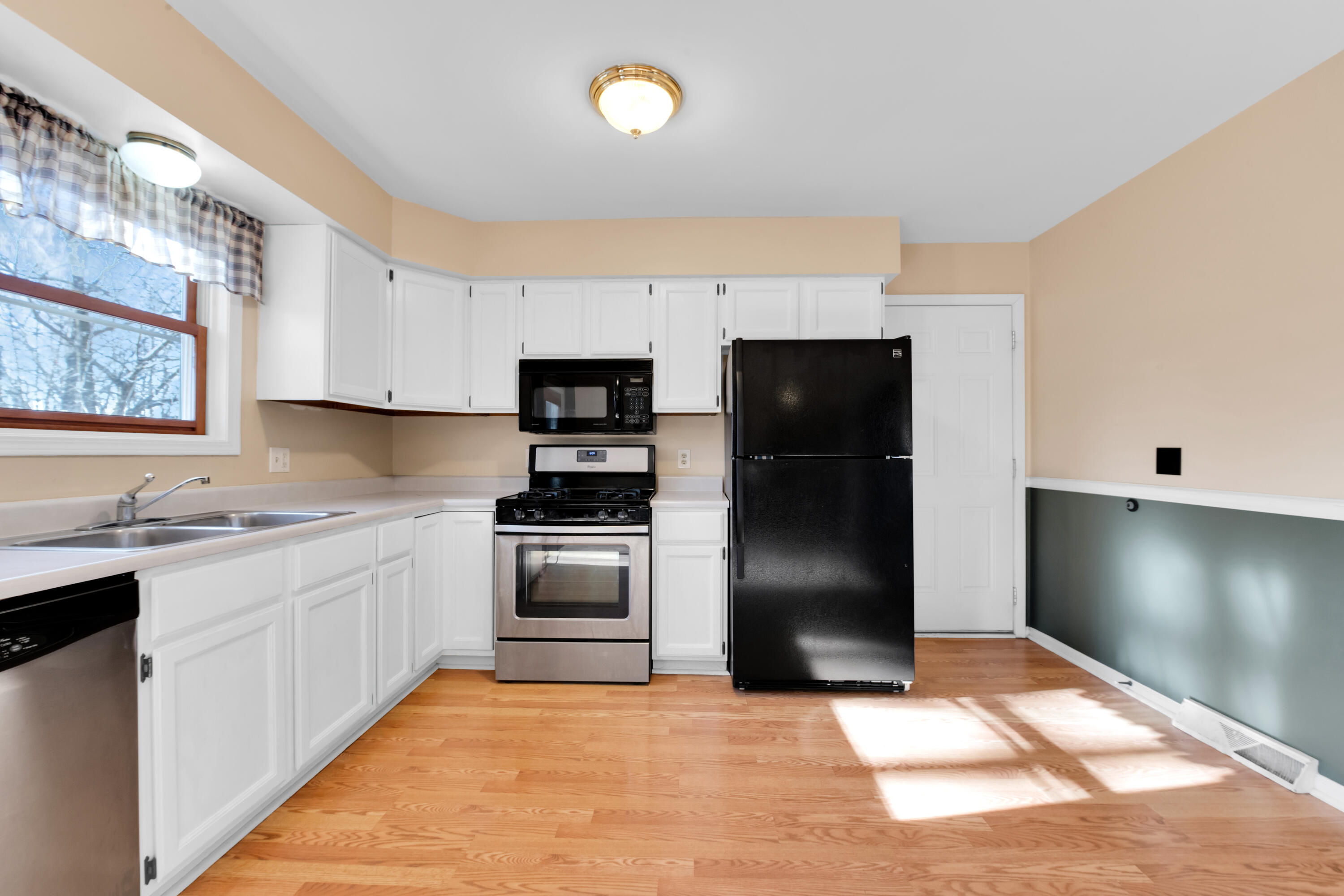 9205 Lake Road Grosse Ile, MI 48138 - Photo 8 of 42 9205 Lake Road - HD Drone Photography_6