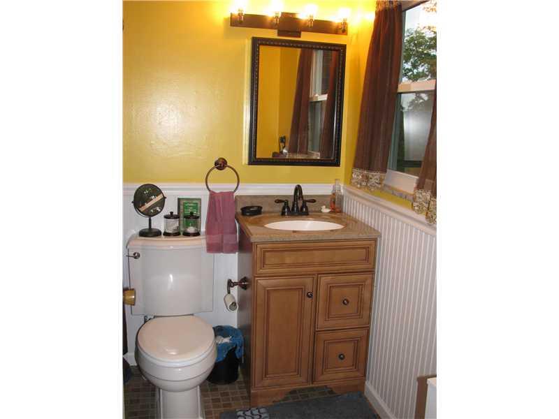 152 Parkedge Road Green Tree, PA 15220 - Photo 13 of 24 Full Bath.