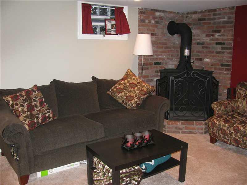 152 Parkedge Road Green Tree, PA 15220 - Photo 15 of 24 Family Room.