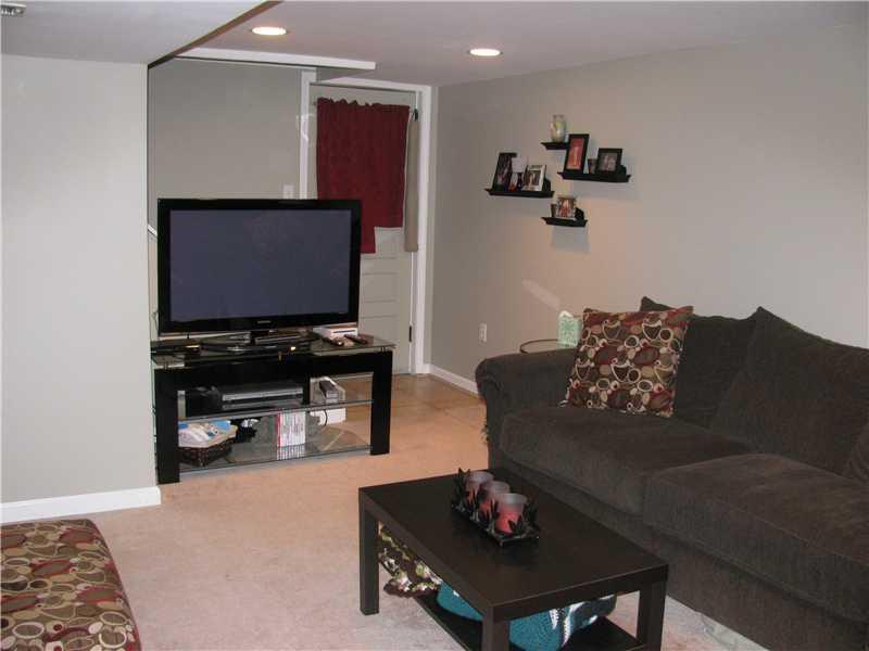 152 Parkedge Road Green Tree, PA 15220 - Photo 16 of 24 Family Room.
