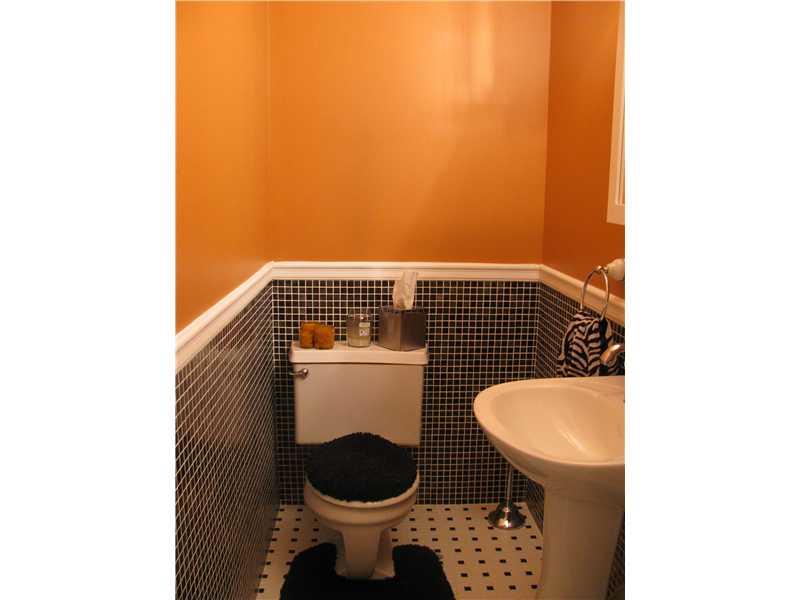 152 Parkedge Road Green Tree, PA 15220 - Photo 17 of 24 Partial Bath.