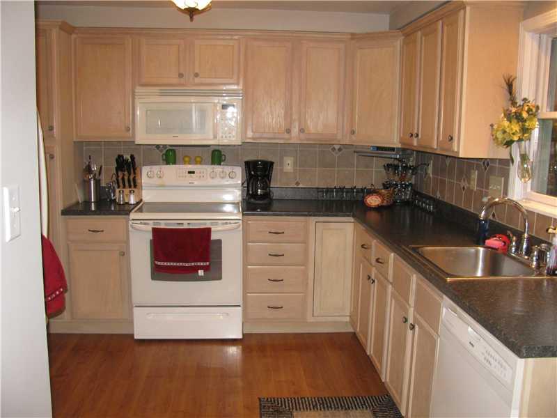 152 Parkedge Road Green Tree, PA 15220 - Photo 3 of 24 Kitchen.