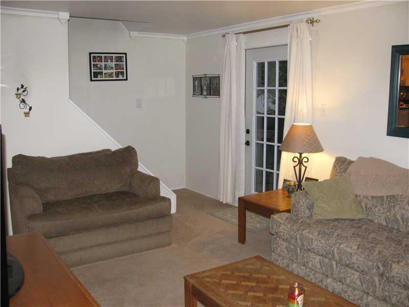 152 Parkedge Road Green Tree, PA 15220 - Photo 7 of 24 Living Room.