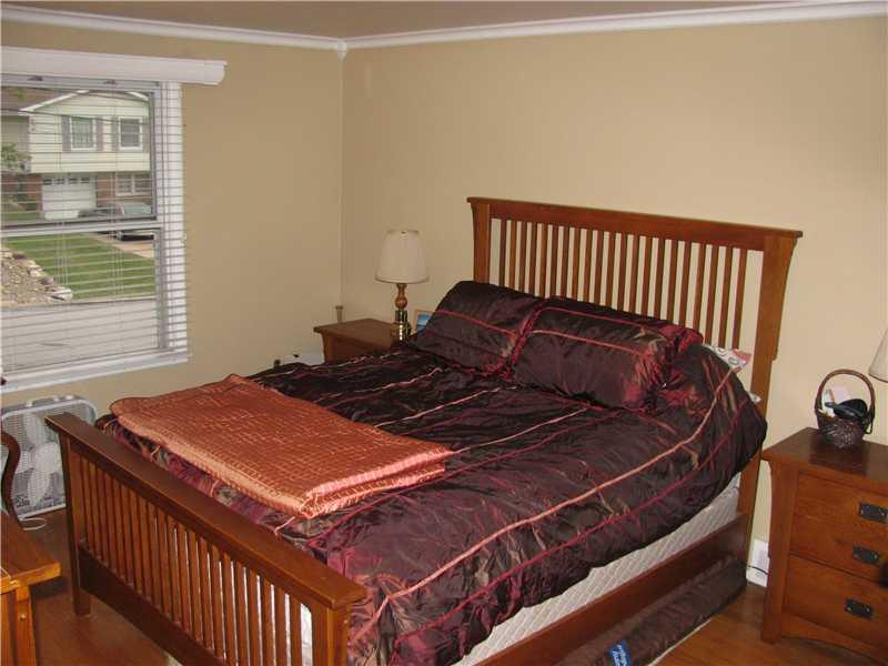 152 Parkedge Road Green Tree, PA 15220 - Photo 9 of 24 Master Bedroom.