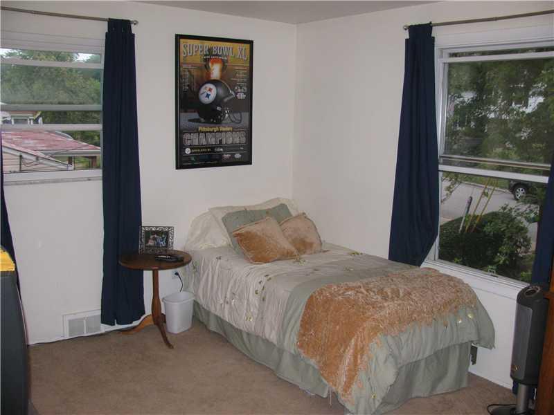152 Parkedge Road Green Tree, PA 15220 - Photo 10 of 24 Bedroom.