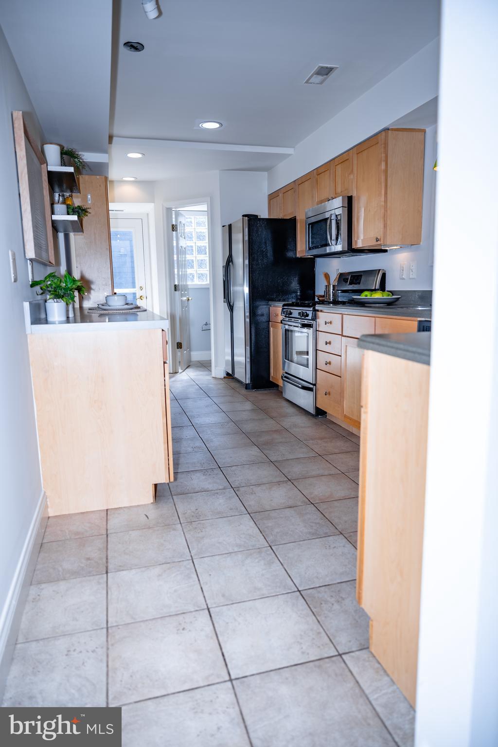 1229 Riverside Avenue Baltimore, MD 21230 - Photo 18 of 81