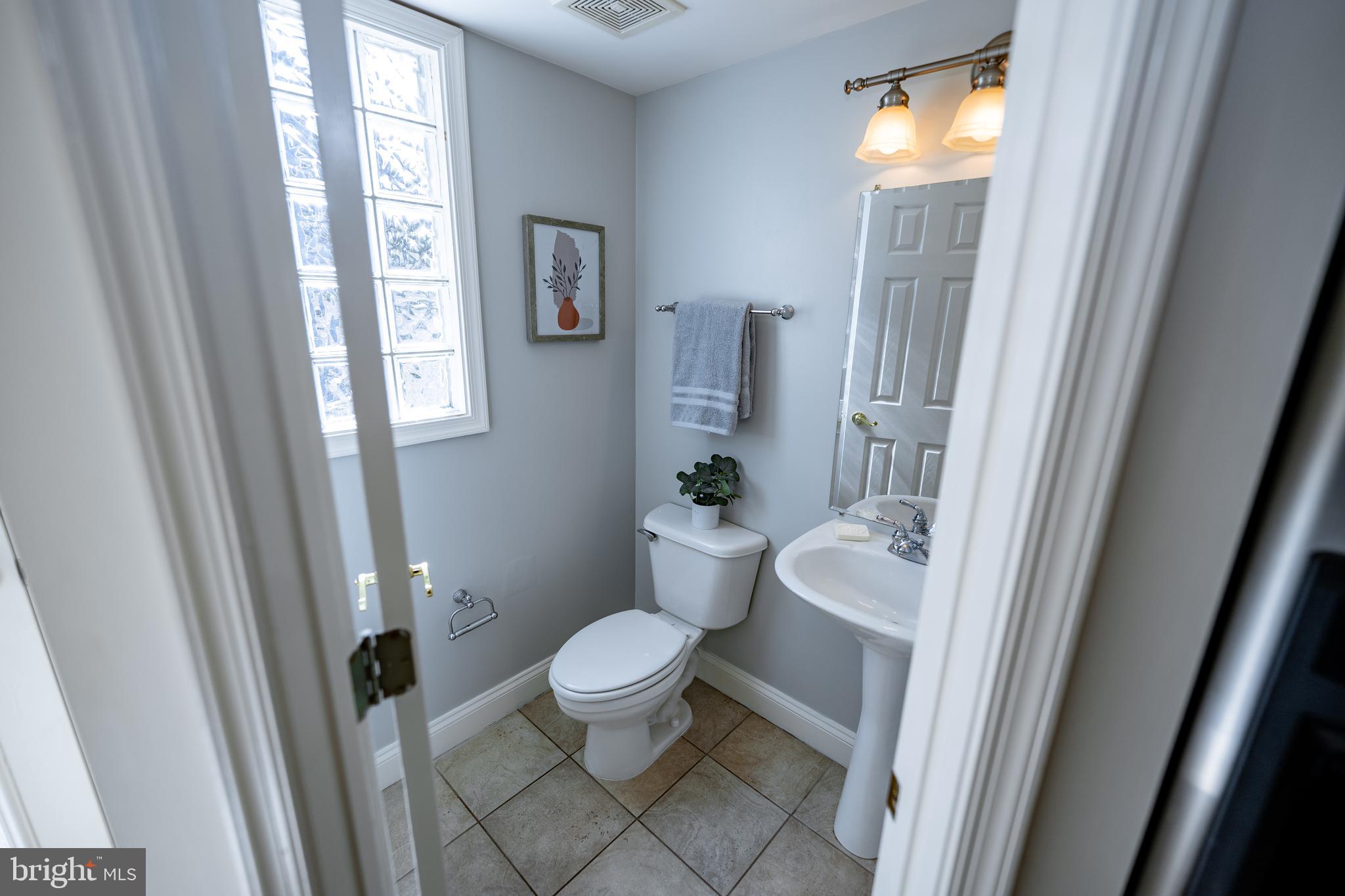 1229 Riverside Avenue Baltimore, MD 21230 - Photo 23 of 81 Convenient half bath on main floor