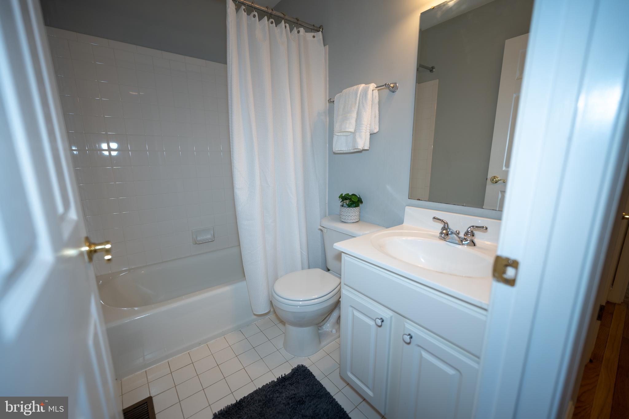 1229 Riverside Avenue Baltimore, MD 21230 - Photo 34 of 81 Large Full Bathroom on 2nd floor