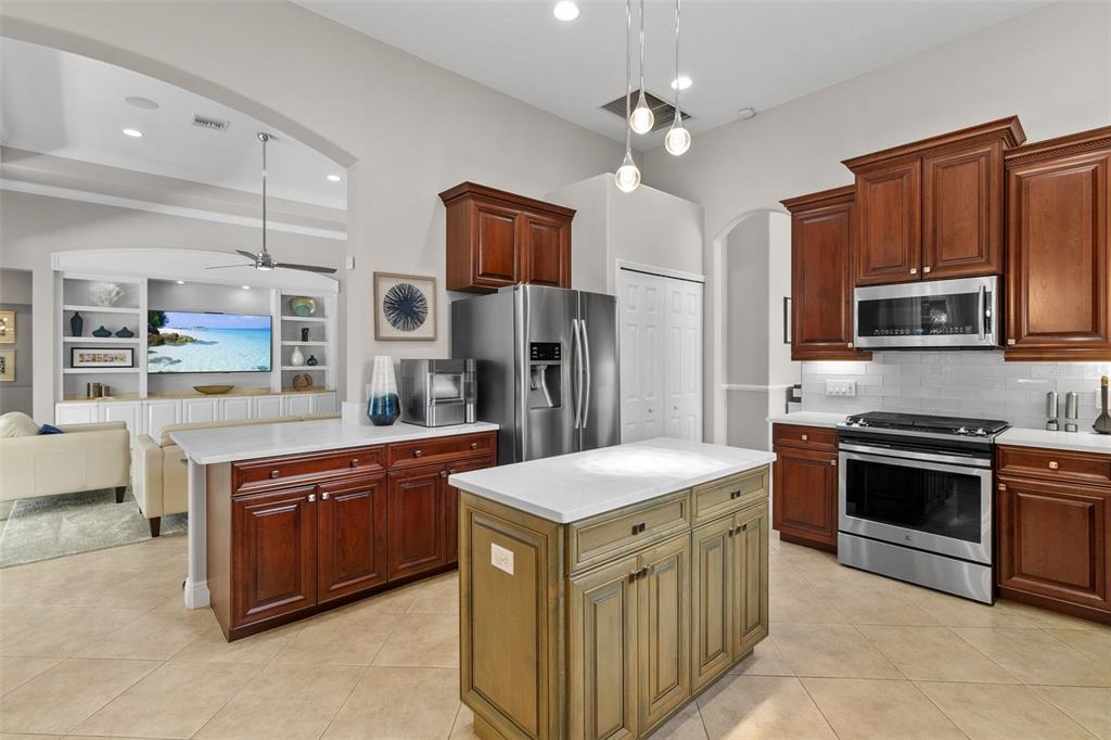 13906 Siena Loop Lakewood Ranch, FL 34202 - Photo 12 of 67 Gallery Image 12