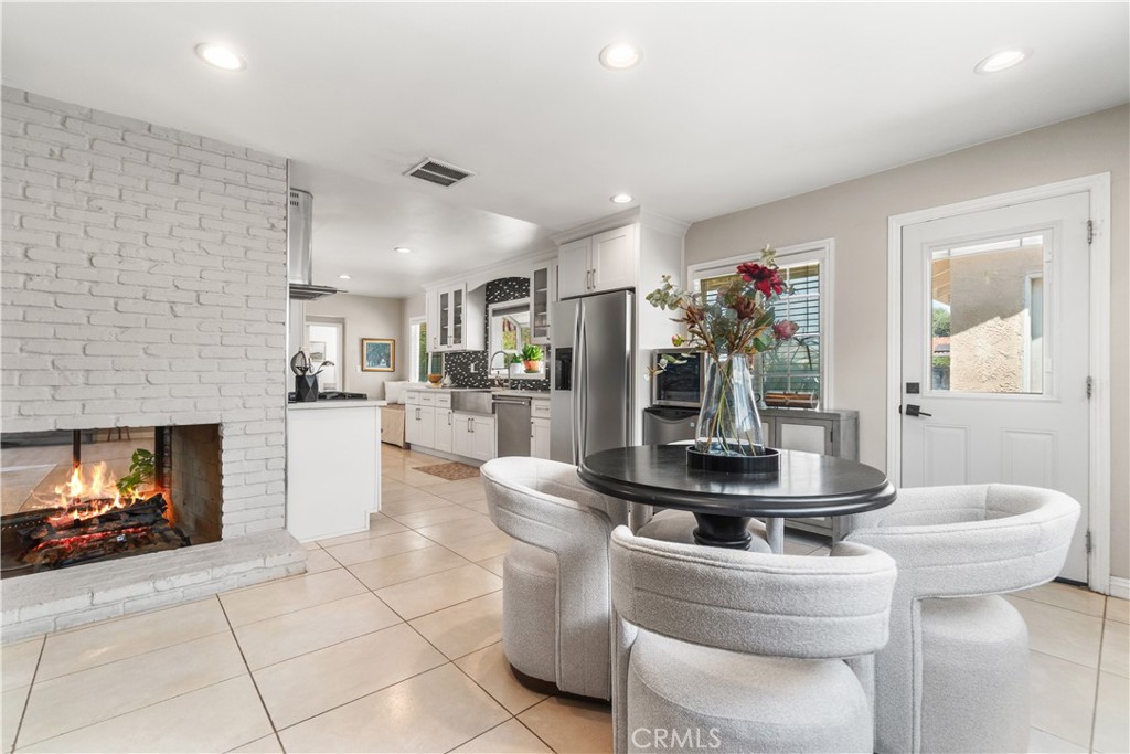 702 East Cumberland Road Orange, CA 92865 - Photo 20 of 53 Dining Room