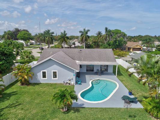 1520 Cormorant Road Delray Beach, FL 33444 - Photo 28 of 35 Rear of Property