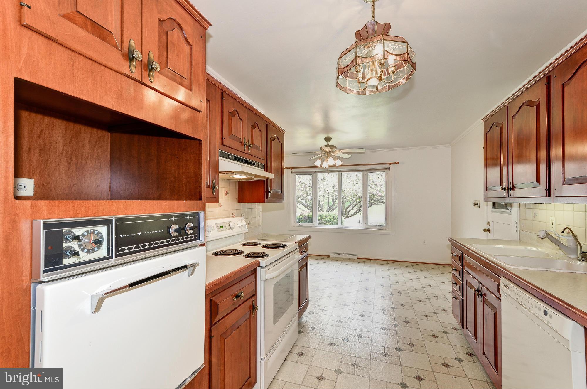308 Beaumont Road Silver Spring, MD 20904 - Photo 8 of 30 Kitchen