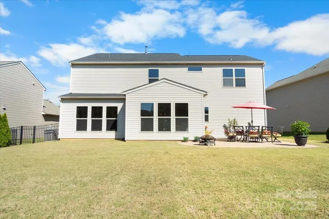 a front view of house with yard