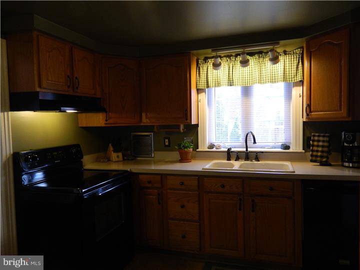 3624 Stoudts Ferry Bridge Road Reading, PA 19605 - Photo 9 of 20