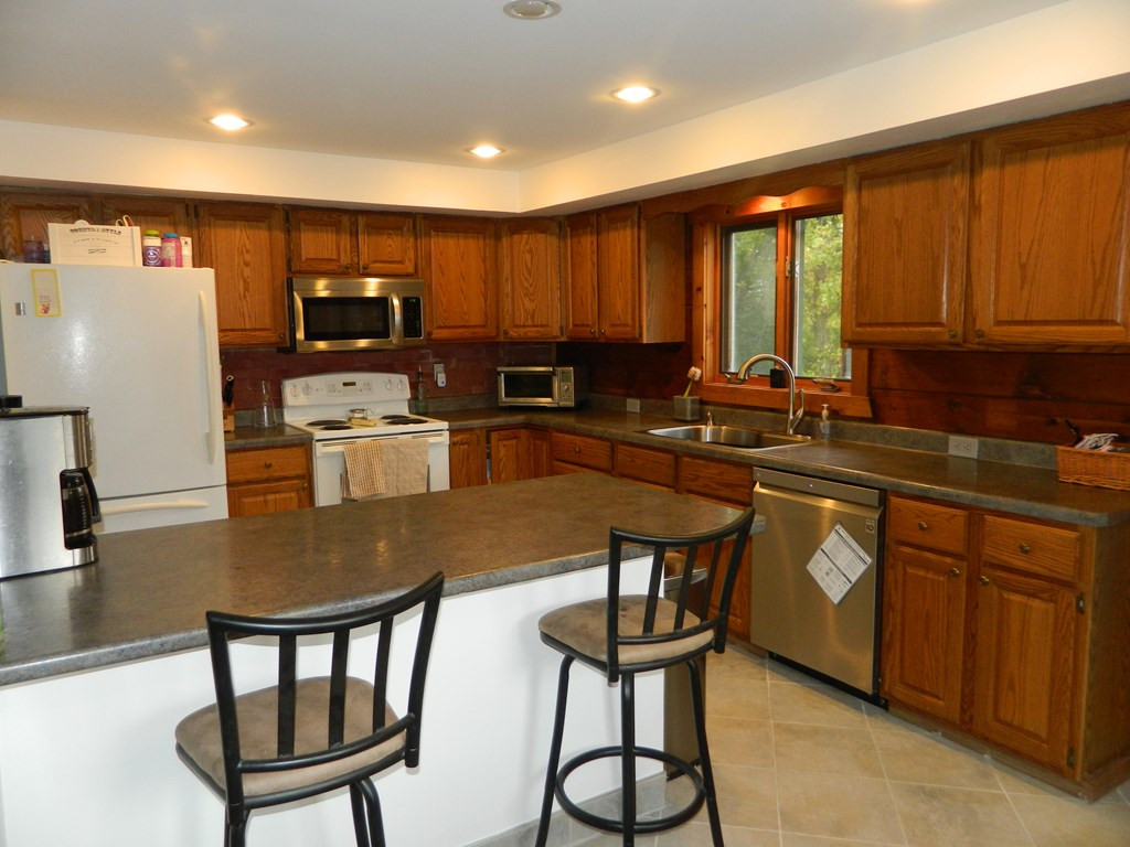 1146 Cumberland Head Road Plattsburgh, NY 12901 - Photo 2 of 25 Gallery Image 2