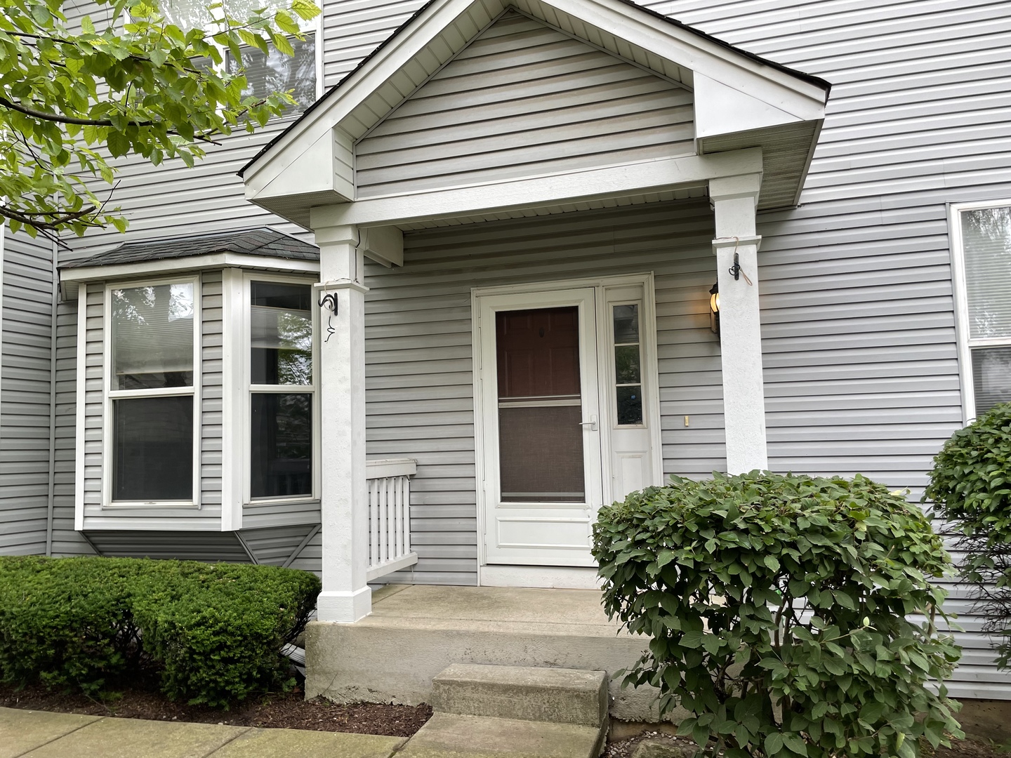 325 Ridge Road North Aurora, IL 60542 - Photo 2 of 30