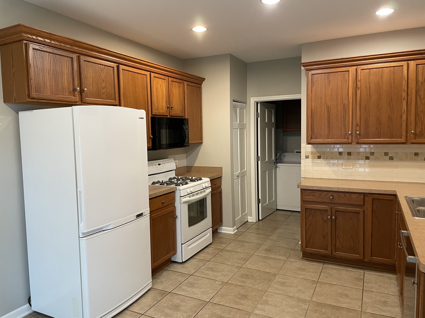 325 Ridge Road North Aurora, IL 60542 - Photo 13 of 30