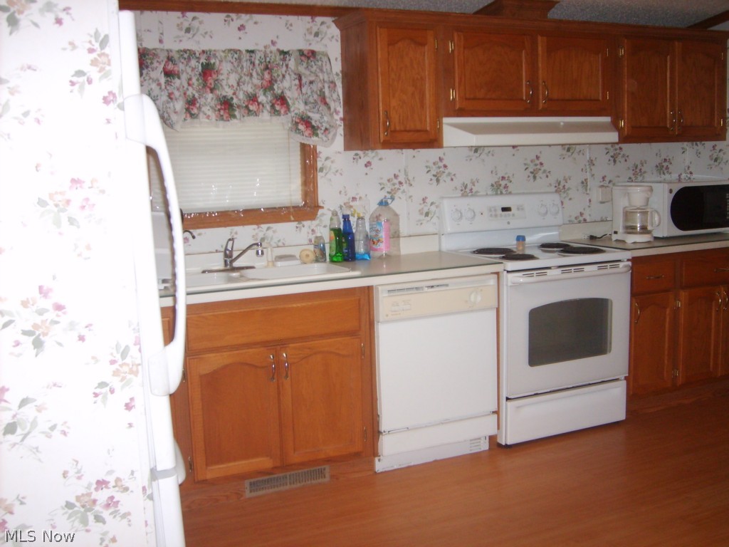 3809 Pymatuning Lake Road Andover, OH 44003 - Photo 2 of 17 Kitchen
