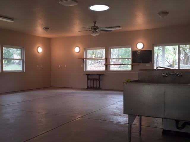 6555 Hugo Road Grants Pass, OR 97526 - Photo 25 of 31 Huge workshop or craft room with sink.