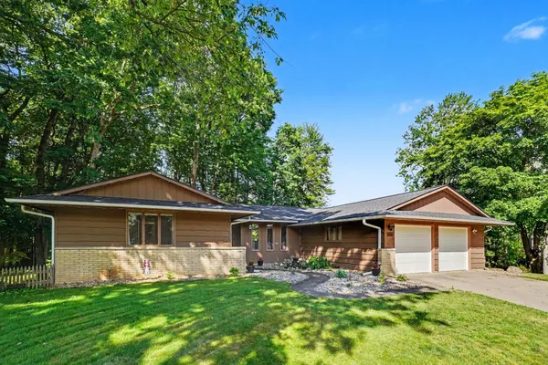 $397,200 | 9713 Oakview Drive, Portage, MI 49024
