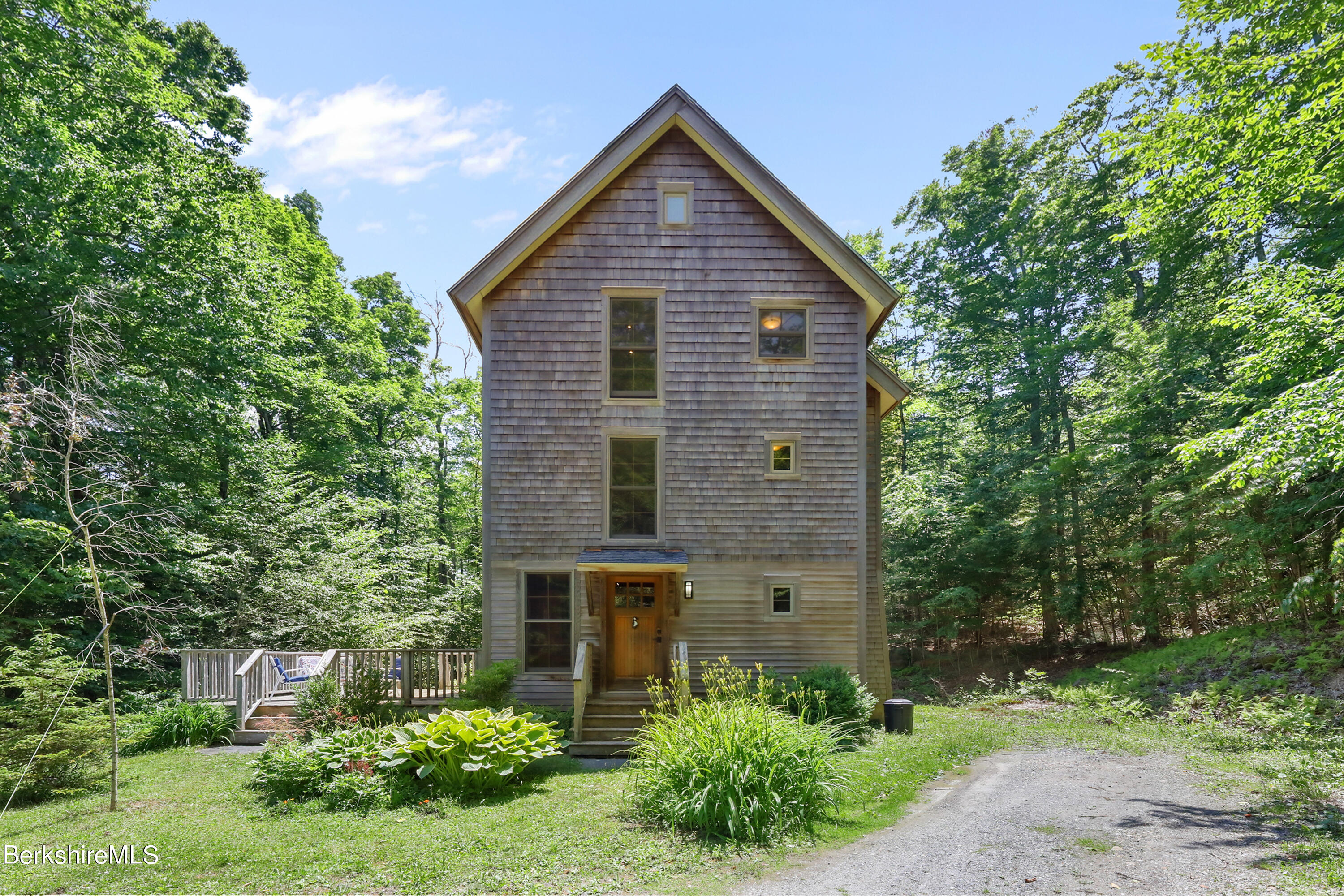 606 Leonhardt Road Becket, MA 01223 - Photo 3 of 29 5 Extreior Front