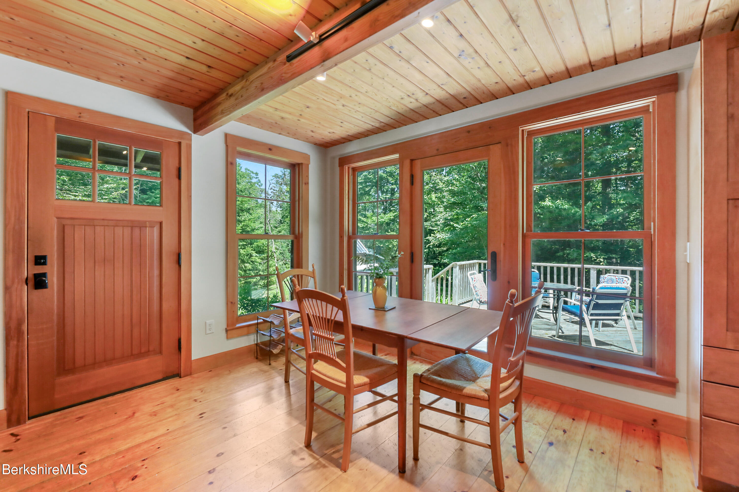 606 Leonhardt Road Becket, MA 01223 - Photo 4 of 29 15 Dining Area