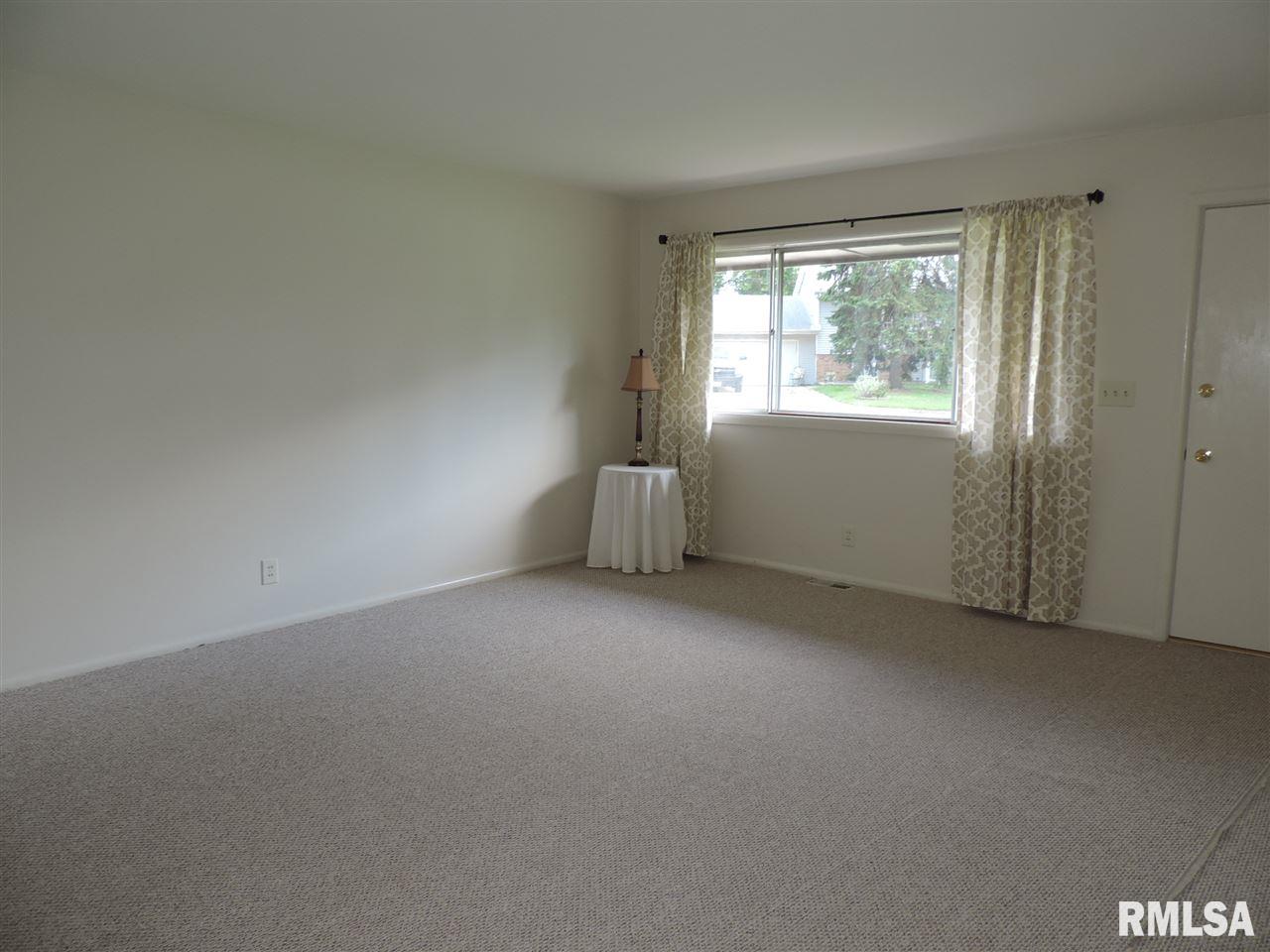 402 Dundee Road East Peoria, IL 61611 - Photo 2 of 20 Gallery Image 2