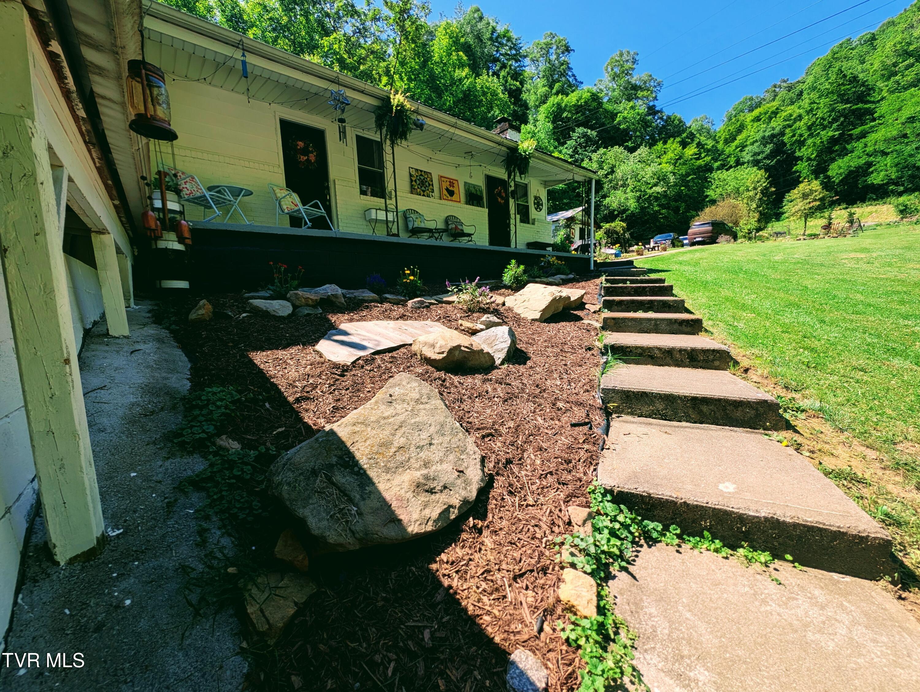 3058 Aily Road Dante, VA 24237 - Photo 2 of 54 1000022401