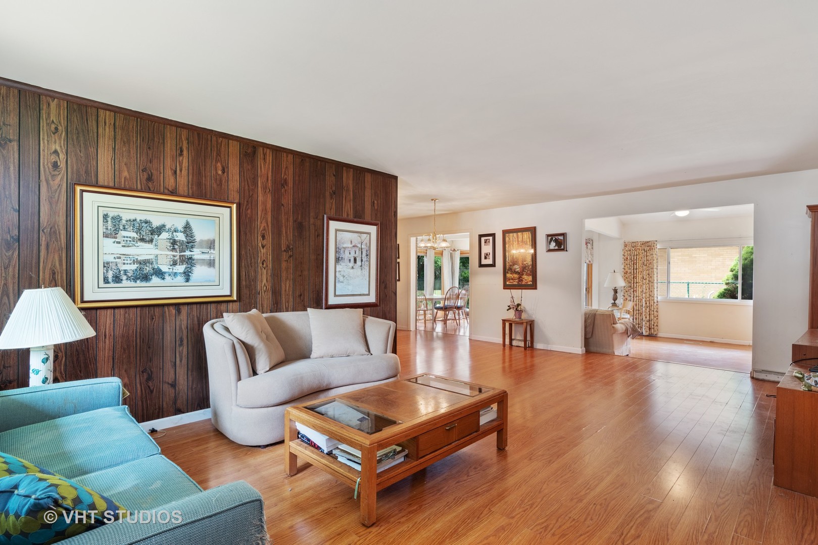540 Briarhill Road Glenview, IL 60025 - Photo 2 of 19 a living room with furniture and a wooden floor