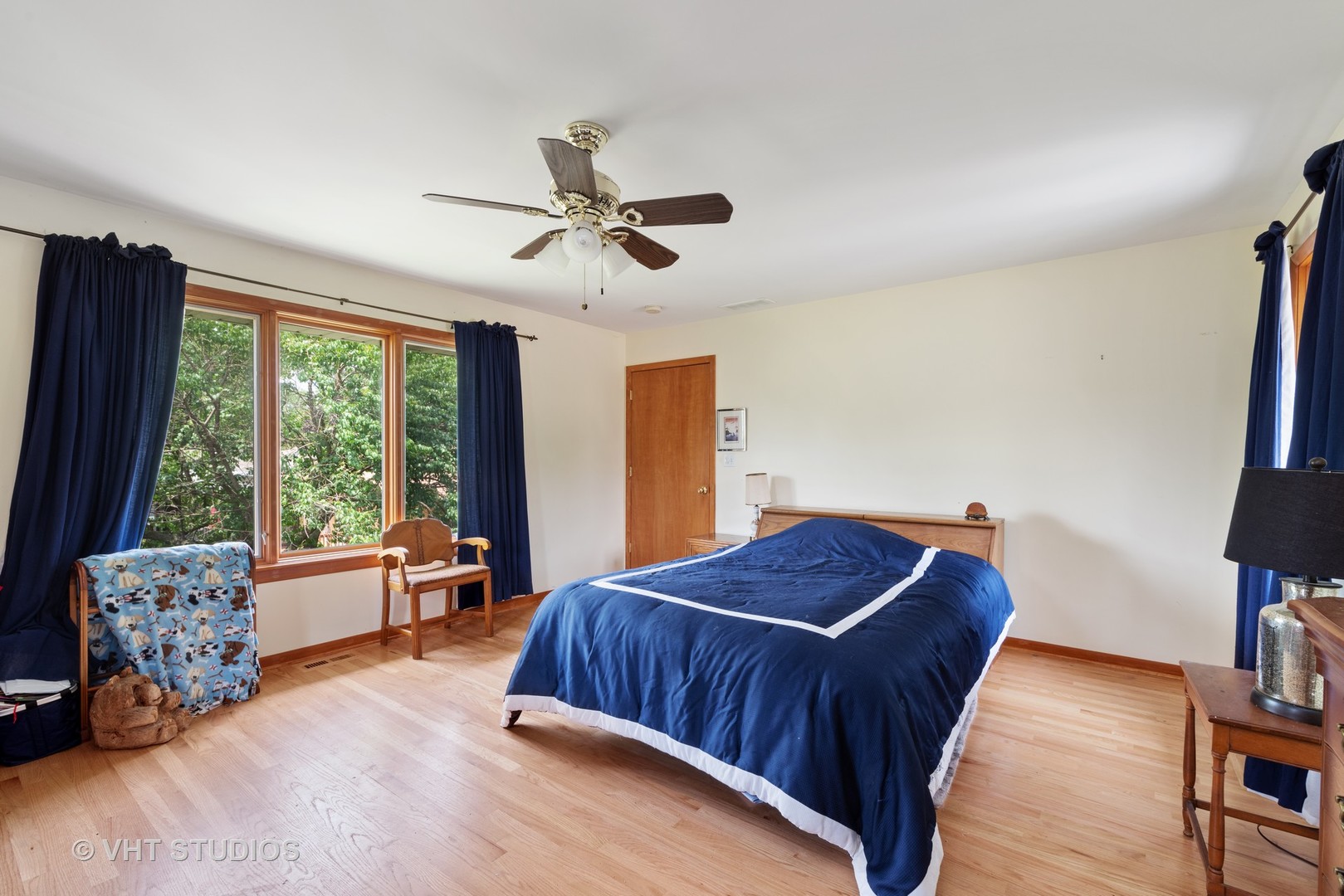 540 Briarhill Road Glenview, IL 60025 - Photo 14 of 19 a bedroom with furniture and wooden floor