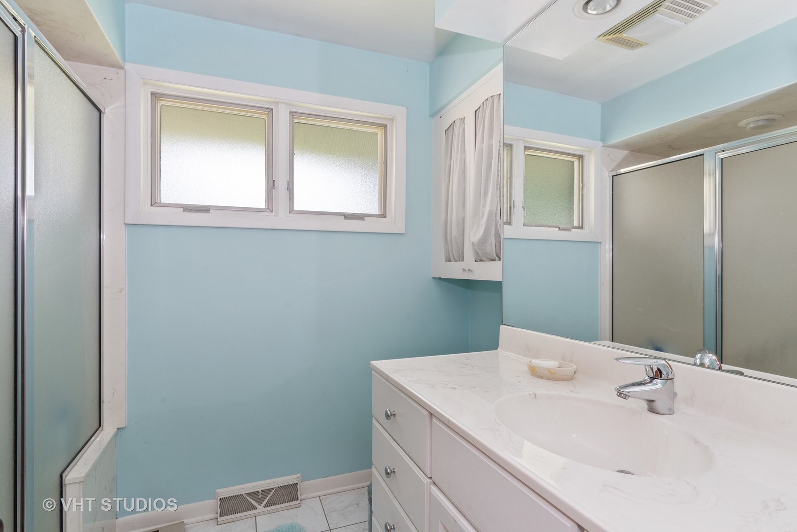 540 Briarhill Road Glenview, IL 60025 - Photo 15 of 19 a bathroom with a sink and a mirror
