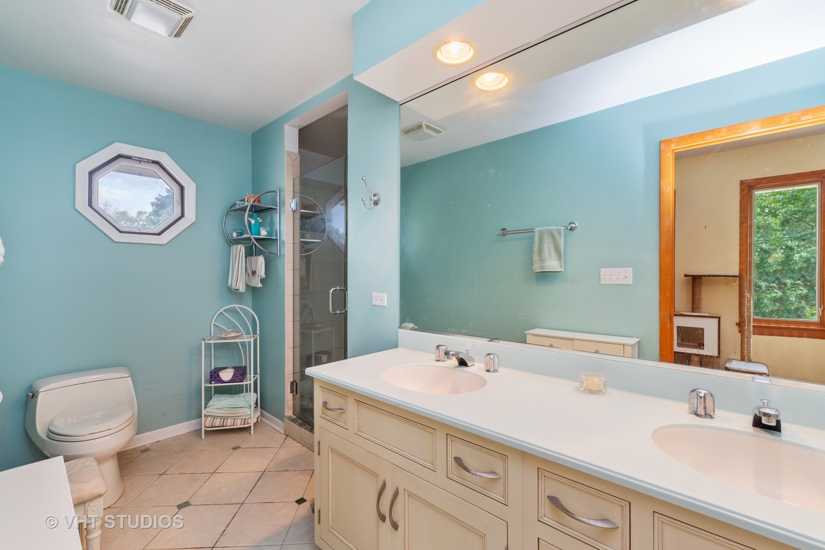 540 Briarhill Road Glenview, IL 60025 - Photo 16 of 19 a bathroom with a toilet sink and mirror