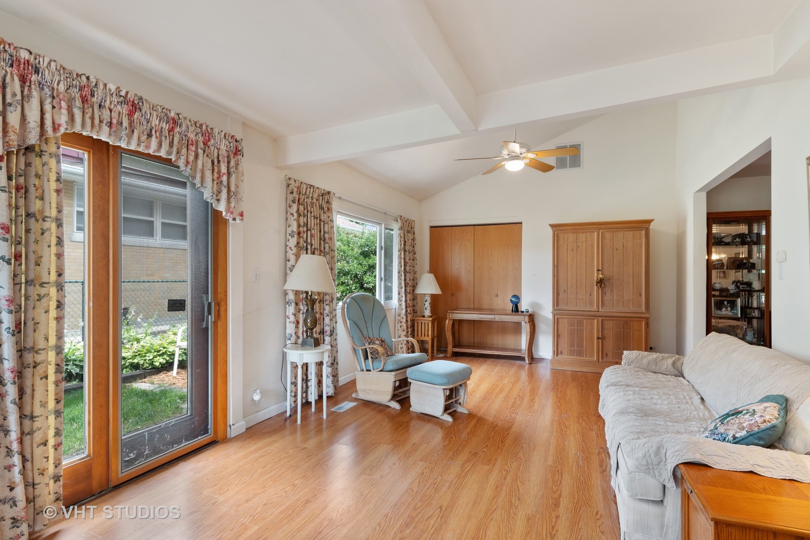540 Briarhill Road Glenview, IL 60025 - Photo 8 of 19 a living room with furniture and large windows