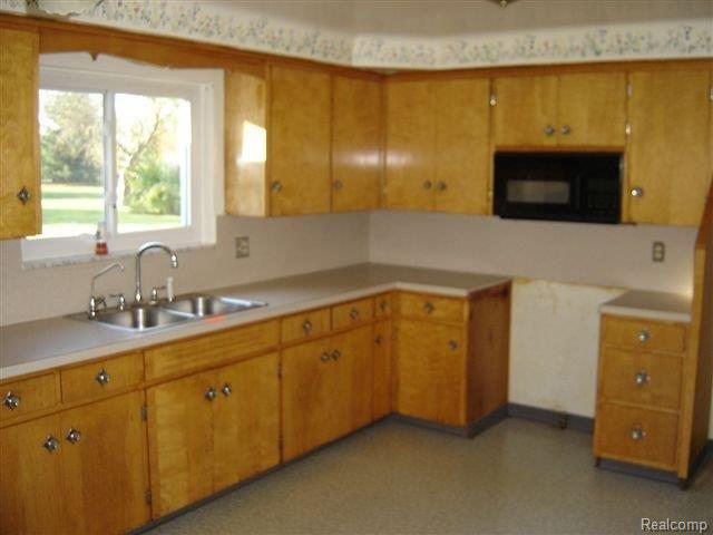 18770 Armada Ridge Road Armada, MI 48005 - Photo 3 of 9 261-958679 Kitchen