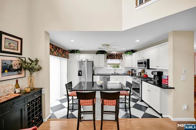 $825,000 | 474 Green Mountain Road, Mahwah, NJ 07430