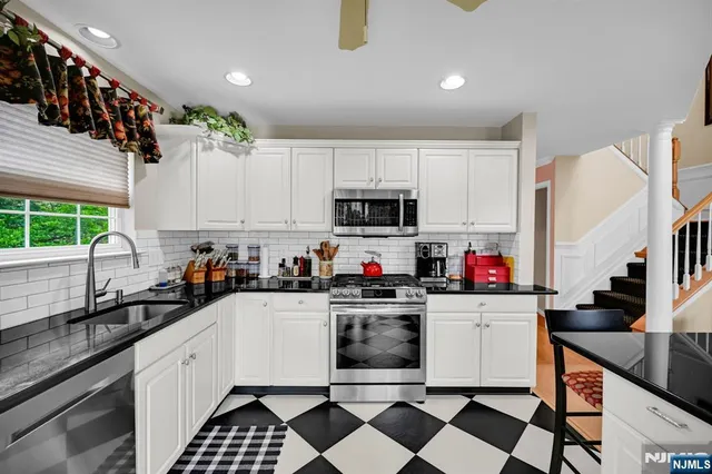 $825,000 | 474 Green Mountain Road, Mahwah, NJ 07430