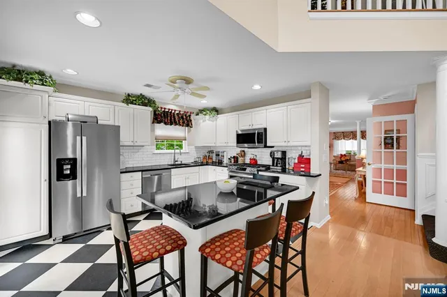 $825,000 | 474 Green Mountain Road, Mahwah, NJ 07430