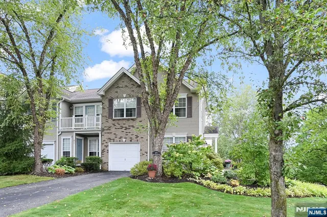 $825,000 | 474 Green Mountain Road, Mahwah, NJ 07430