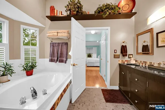 $825,000 | 474 Green Mountain Road, Mahwah, NJ 07430