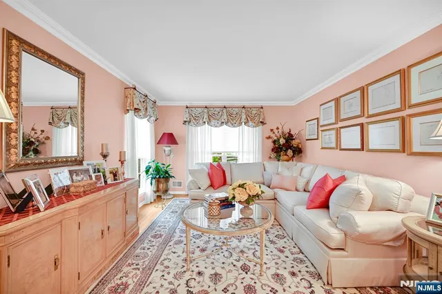 $825,000 | 474 Green Mountain Road, Mahwah, NJ 07430