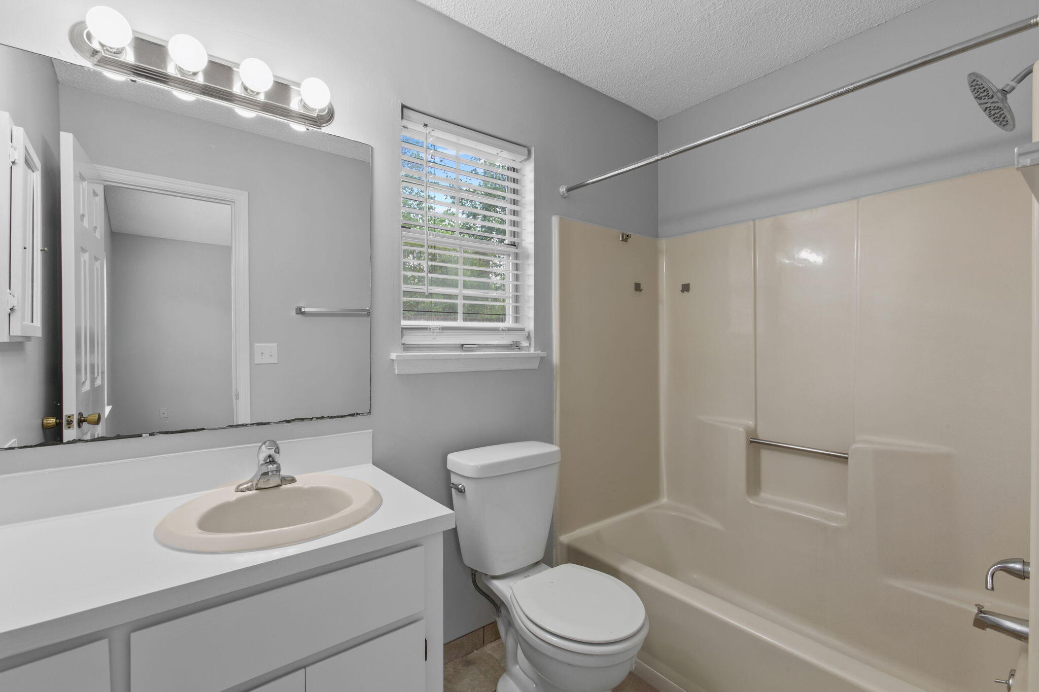 9512 One Notch Road Ladson, SC 29456 - Photo 14 of 20 Primary Bath