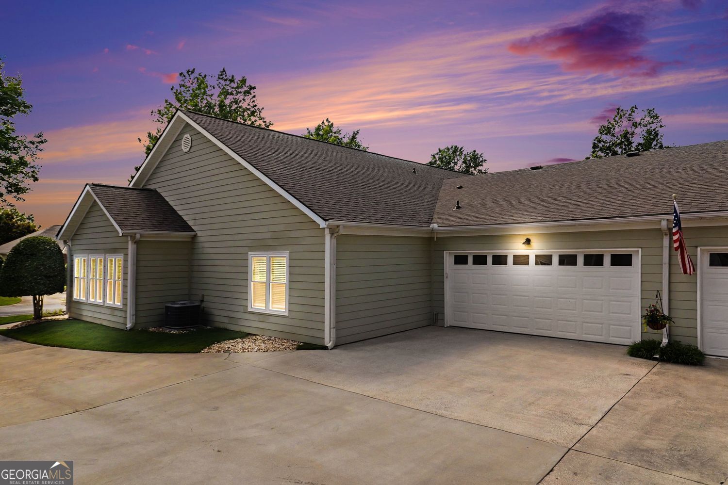 303 Commonwealth Circle Newnan, GA 30263 - Photo 3 of 35