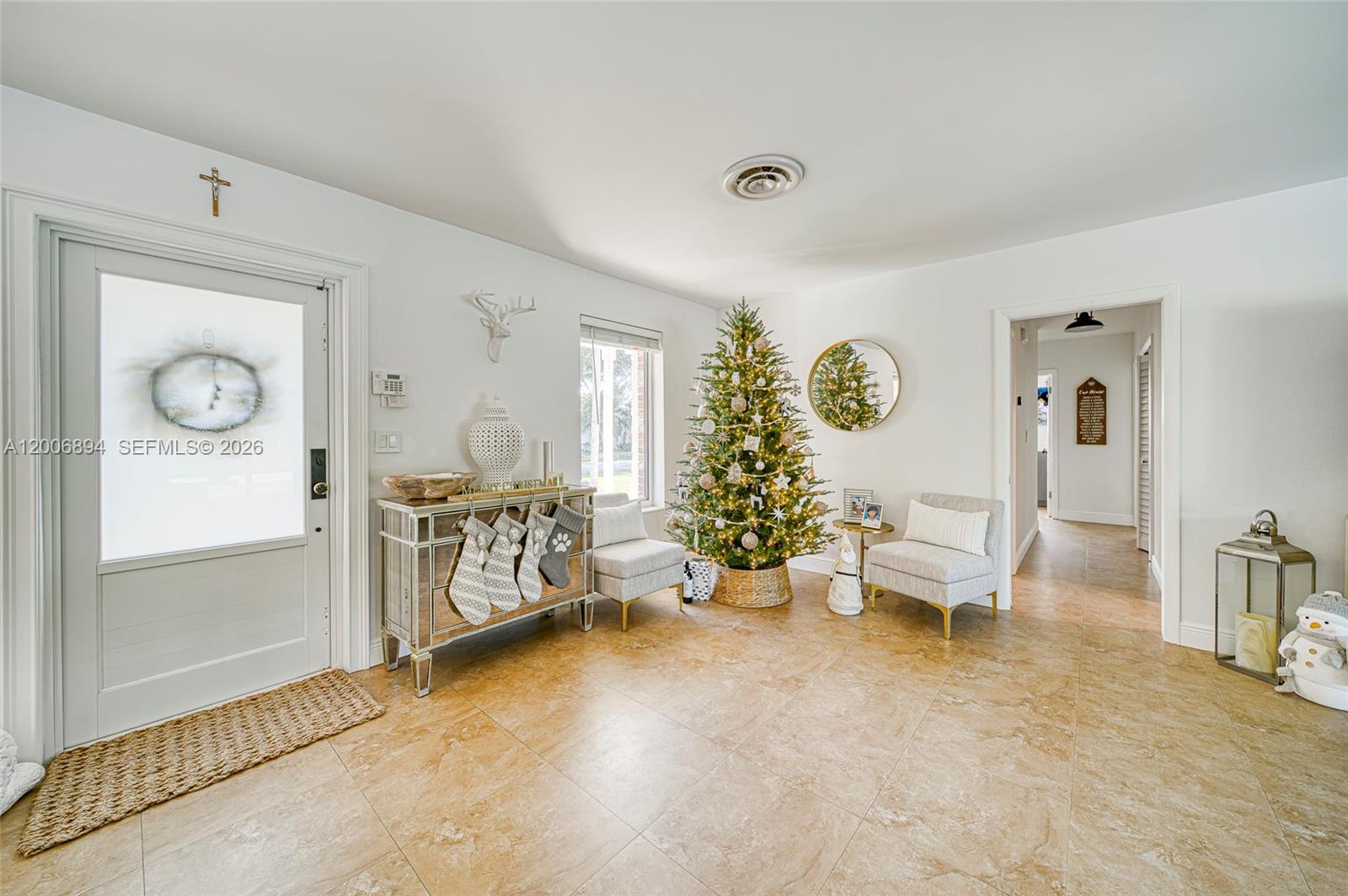 10600 Southwest 80th Court Miami, FL 33156 - Photo 2 of 51 a living room with furniture