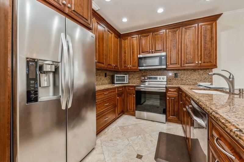 5871 Michaux Street Boca Raton, FL 33433 - Photo 4 of 28 06_5871Michaux_177002_Kitchen_FlexMLS800