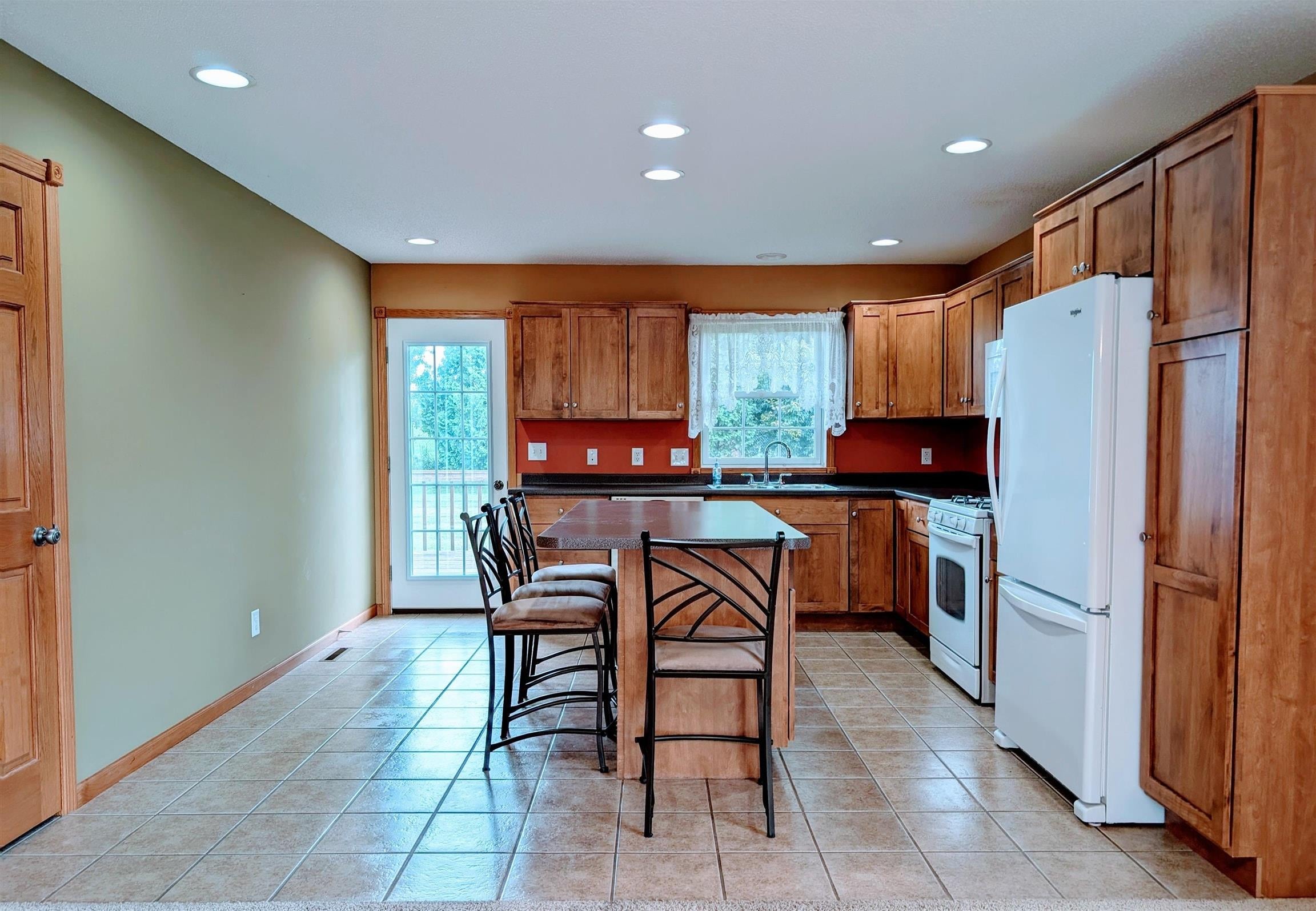 1007 Linden Street Decorah, IA 52101 - Photo 4 of 19 Gallery Image 4