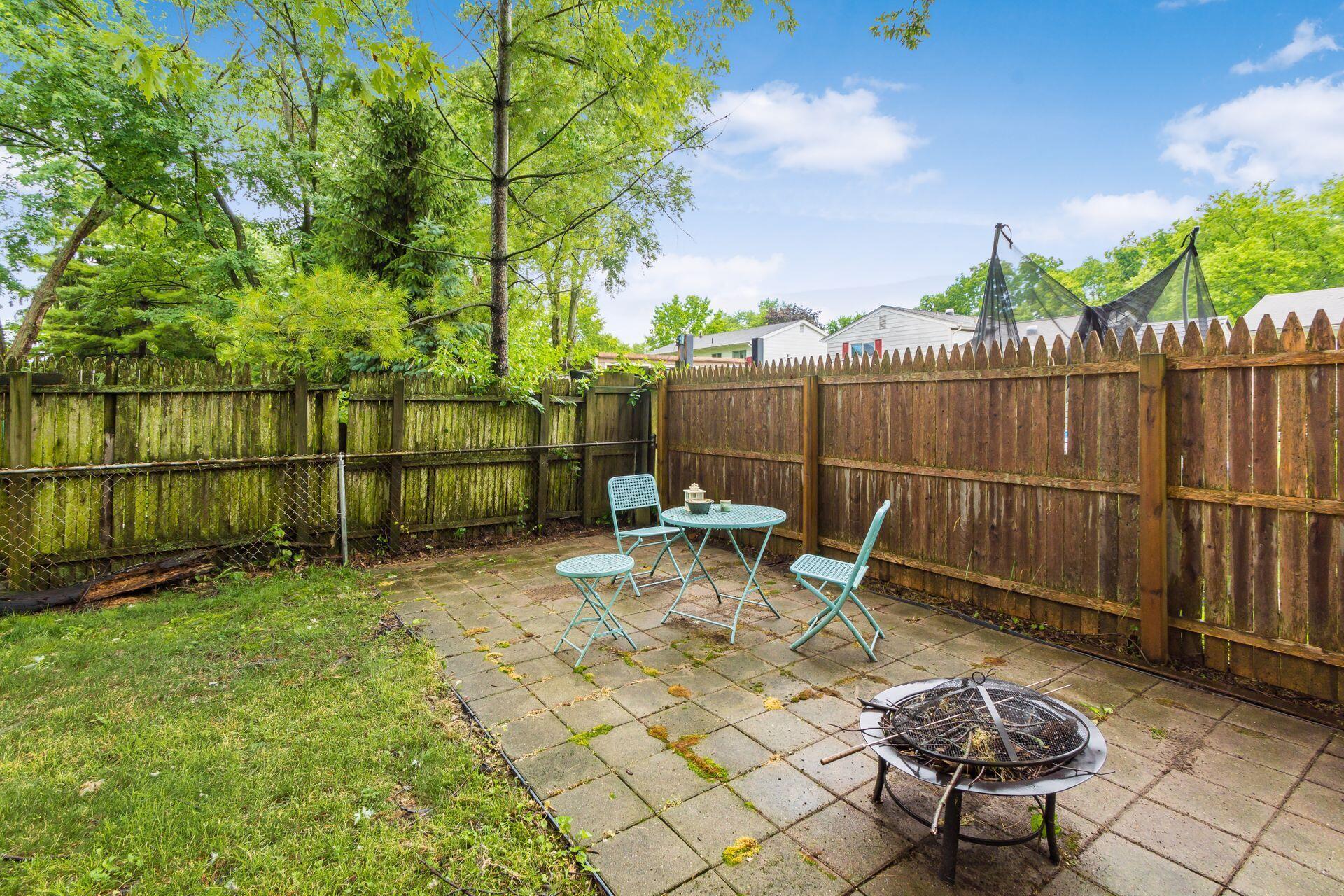 4593 Stonehedge Road Columbus, OH 43231 - Photo 34 of 38 033_42e5_F 4593 Stonehedge094